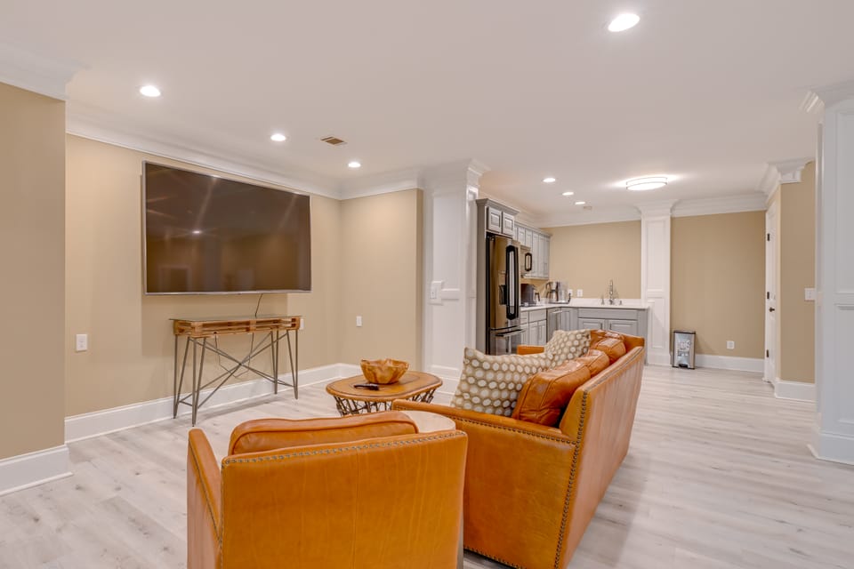 7 Mi to Lake Norman Access! Luxe Gem w/ Game Room Apartment in Lake Norman