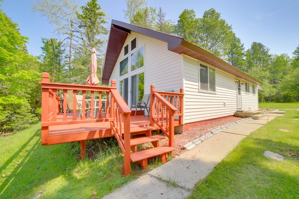 Escanaba River Getaway: Fish, Hike & Ski! Cottage in Michigan