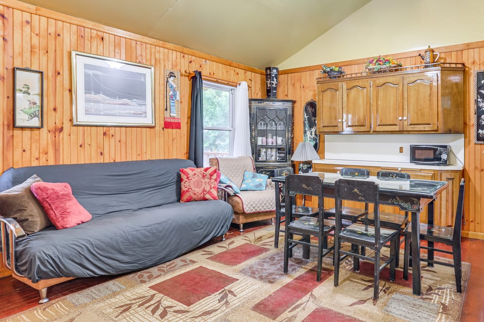 5 Mi to Marina & Raceways: Monticello Retreat! House in Pennsylvania