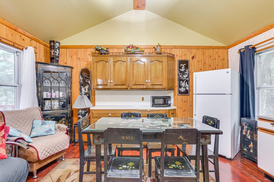 5 Mi to Marina & Raceways: Monticello Retreat! House in Pennsylvania