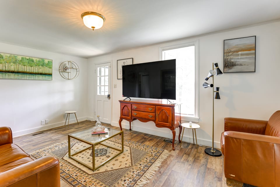 Near Shops & Parks: Dog-Friendly Maryland Gem House in Maryland