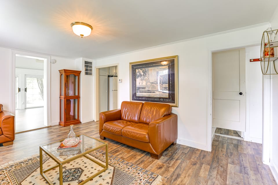 Near Shops & Parks: Dog-Friendly Maryland Gem House in Maryland