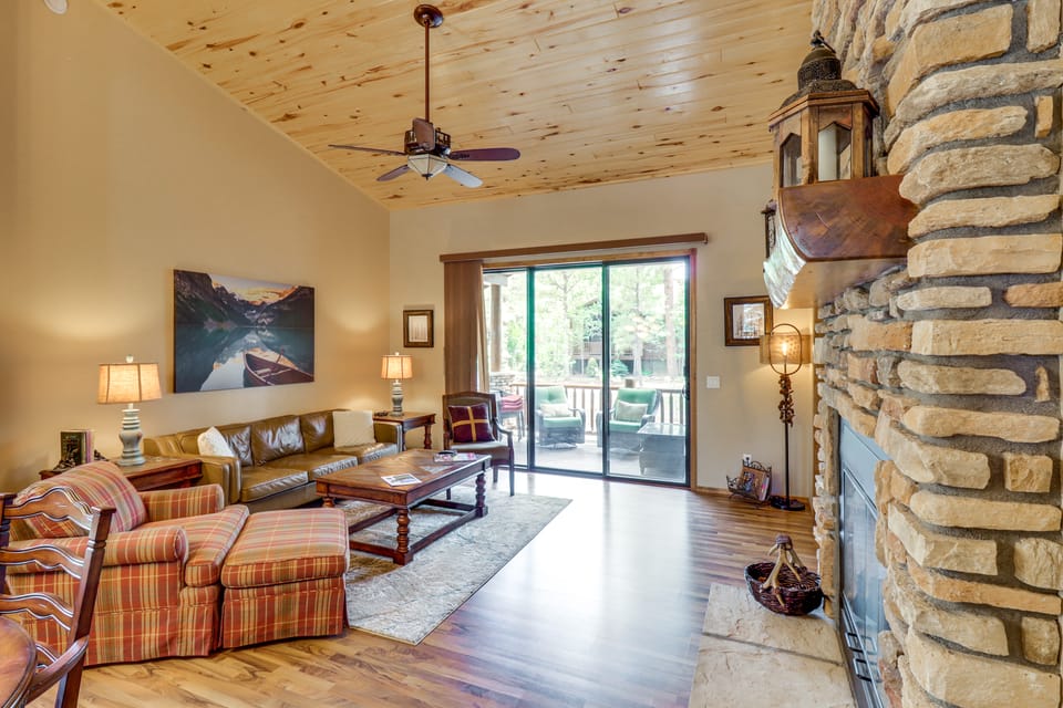 4 Miles to Lake: Retreat w/ 2 Decks! Apartment in Show Low