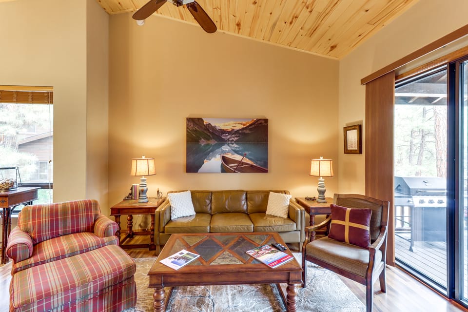 4 Miles to Lake: Retreat w/ 2 Decks! Apartment in Show Low