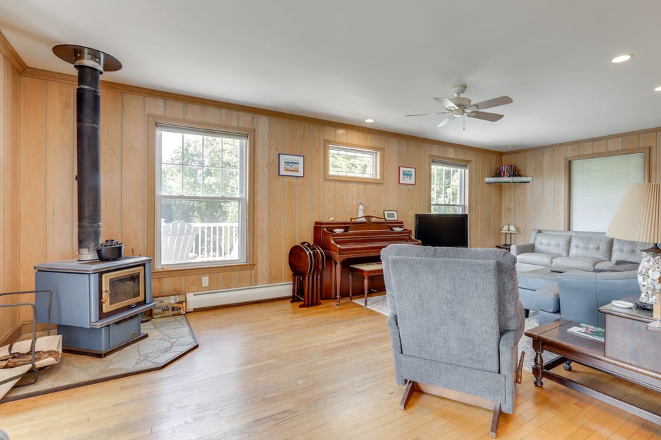 Gem of Narragansett Beach, House Retreat! House in Narragansett Beach