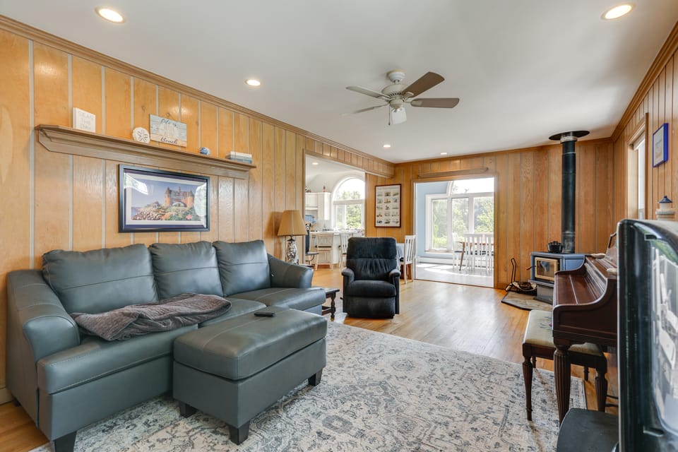 Gem of Narragansett Beach, House Retreat! House in Narragansett Beach