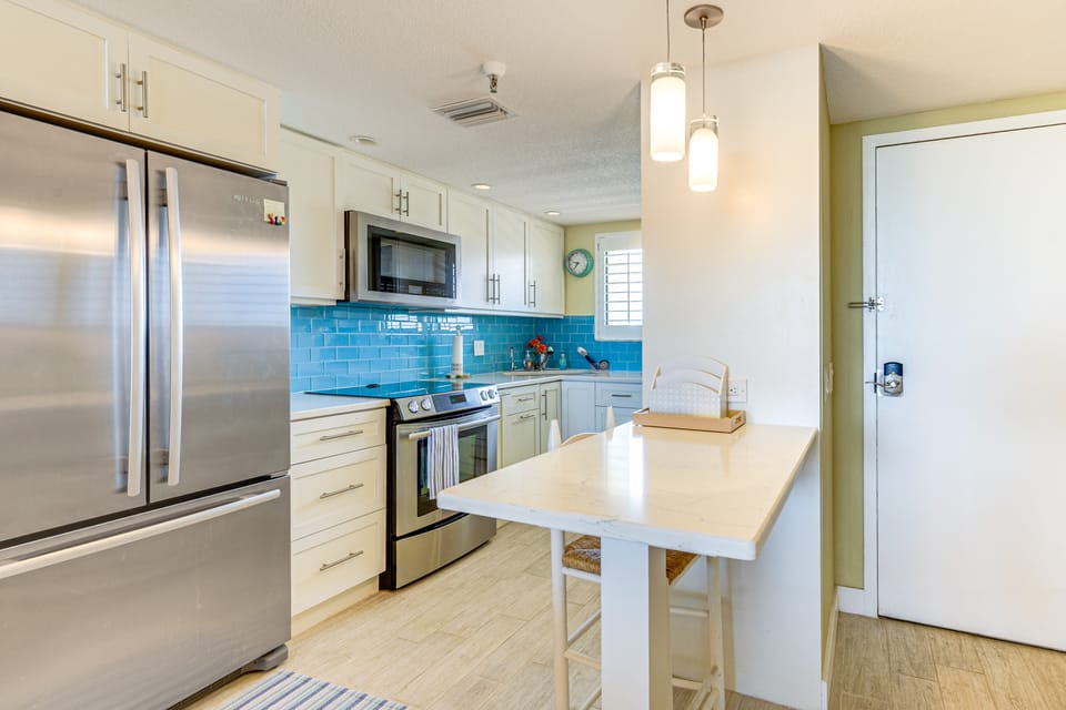 Gulf-View Condo w/ Beach Access in Hudson Apartment in Hudson