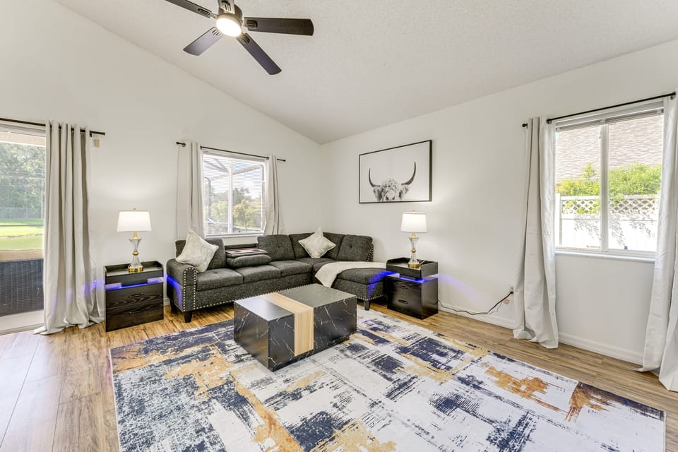 6 Mi to Disney World: Lake-View Retreat w/ Pool! House in Kissimmee