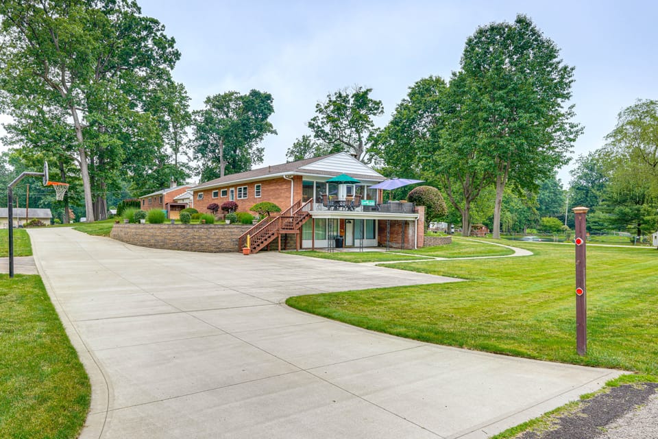 3 Mi to Pro Football Hall of Fame: Home w/ Yard! House in Ohio