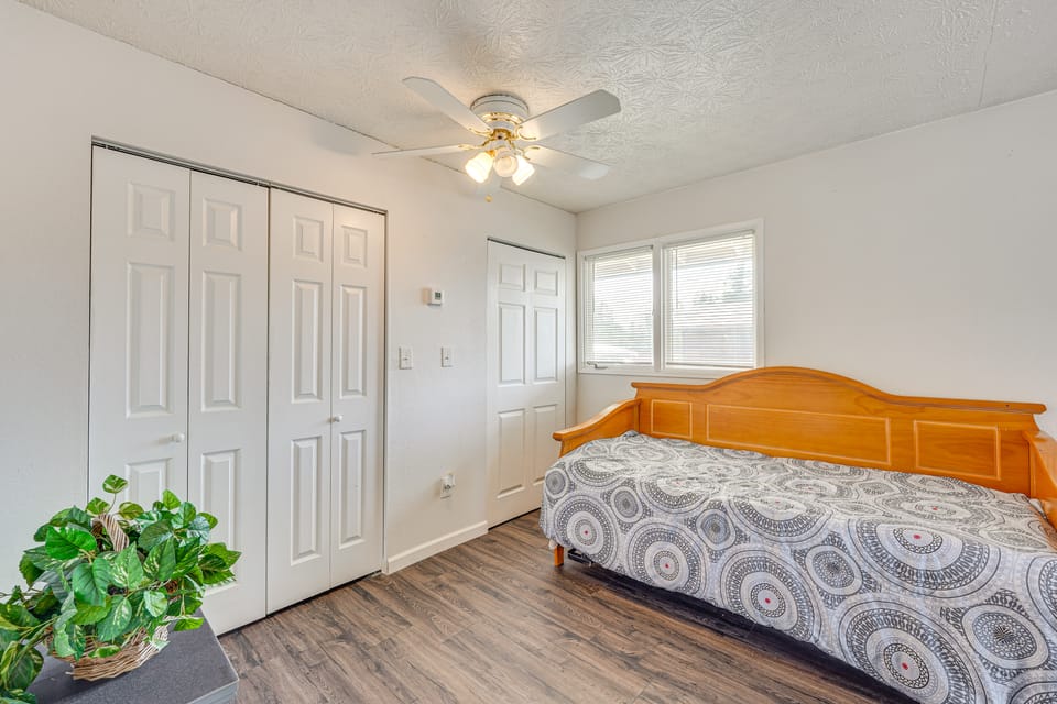5 Mi to State Park: Mtn-View Apt in Anchorage Apartment in Anchorage