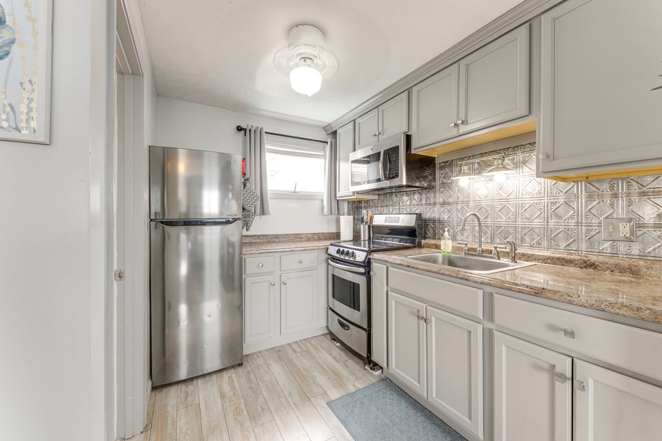 13 Mi to Portland: Studio on Old Orchard Beach! Apartment in Old Orchard Beach
