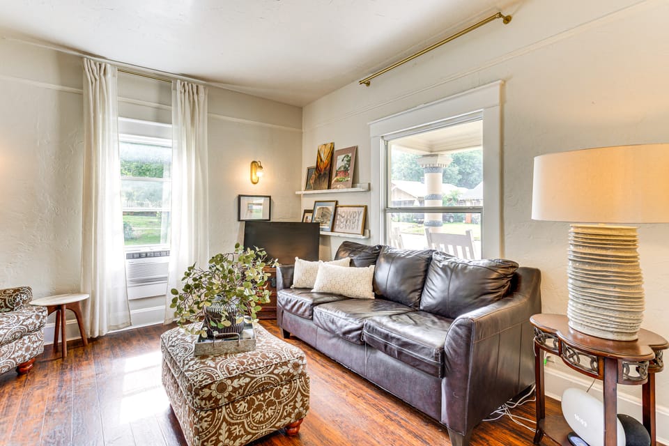 Walk to Downtown: Historic Guthrie Home on Mansur House in Oklahoma