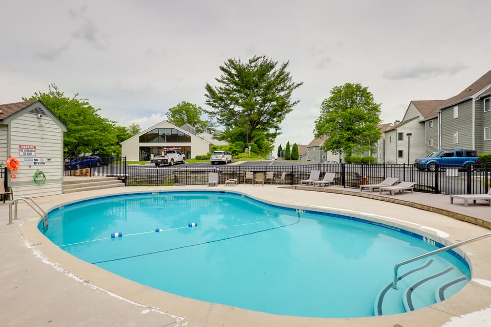 Smokies Condo 3 Mi to Nat'l Park + Hot Tub Access Apartment in Gatlinburg