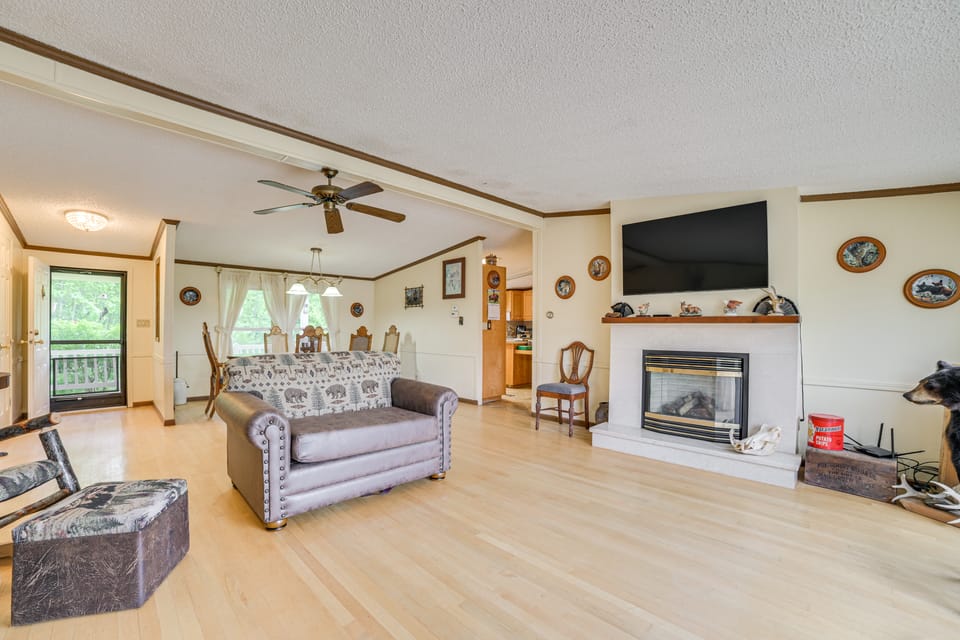 Hike, Fish, Golf & More: Family Getaway in Atlanta House in Michigan
