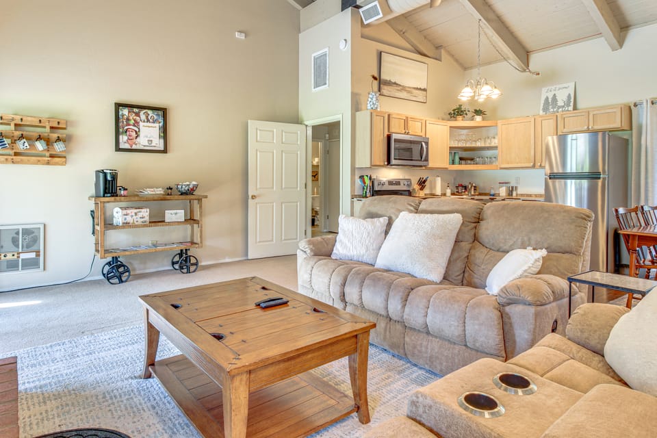 Golf Course Getaway & Hot Tub Haven in Pinetop! House in Arizona
