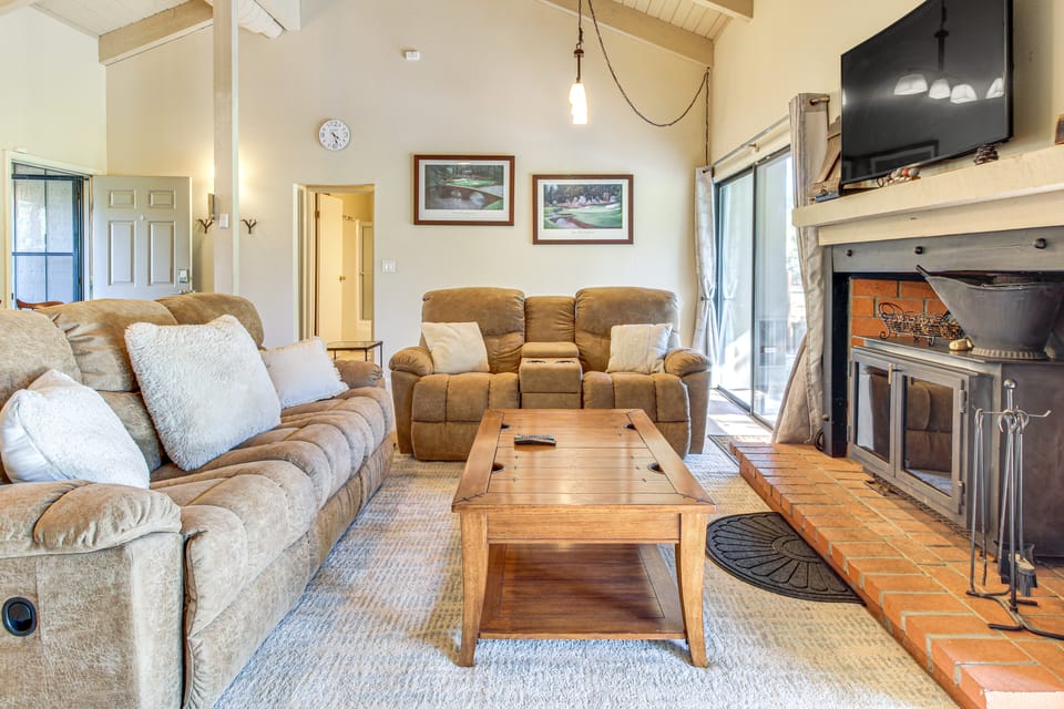 Golf Course Getaway & Hot Tub Haven in Pinetop! House in Arizona