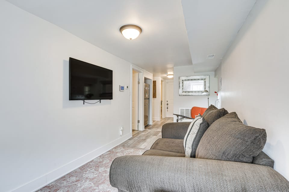 Dog-Friendly Apt w/ Yard: 10 Mi to Downtown Apartment in Chicago