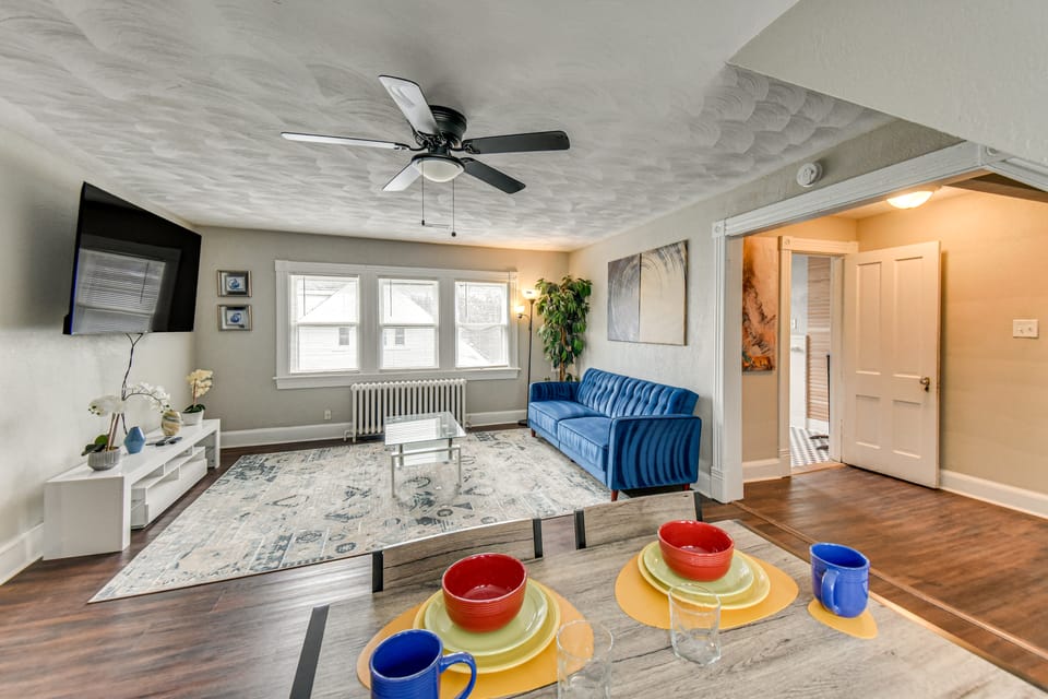 Walk to River & Downtown: Portsmouth Apartment! House in Portsmouth