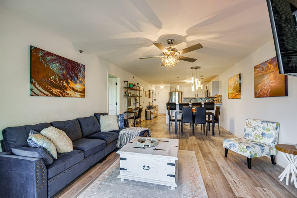 Balcony w/ Marina Views: Lake Ozark Hideaway! Apartment in Lake of the Ozarks