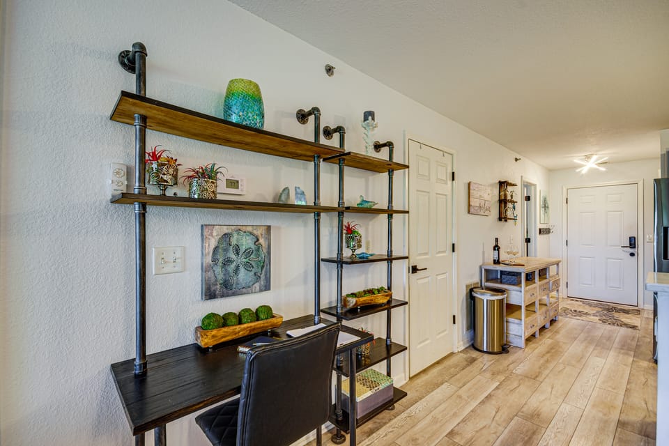 Balcony w/ Marina Views: Lake Ozark Hideaway! Apartment in Lake of the Ozarks