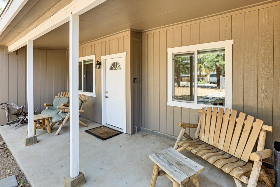 8 Mi to Big Bear Lake: Family Home w/ Yard! House in Southern California
