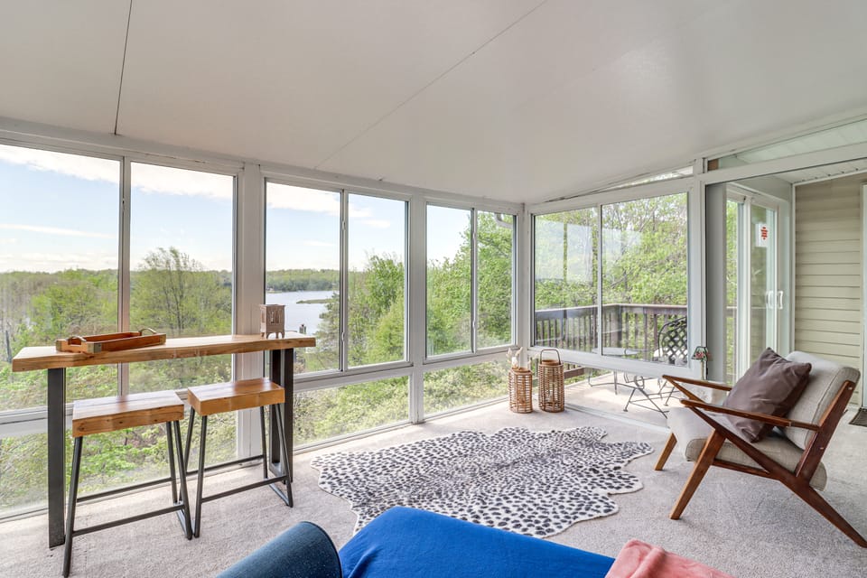 Game Room! Lake-View Gem 7 Mi to Camelback Slopes House in Pocono Mountains