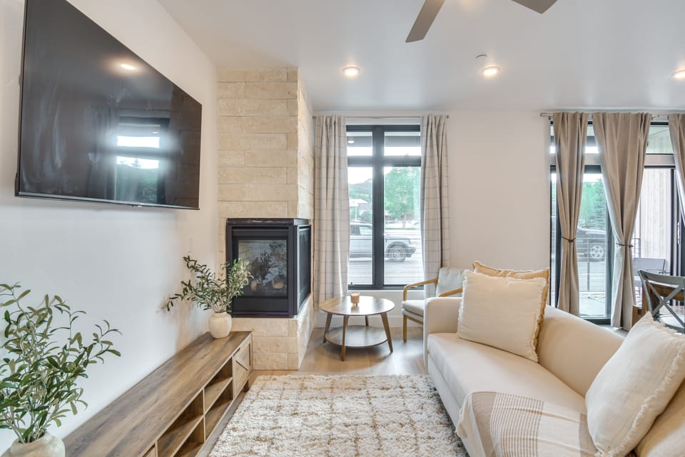 3 Mi to Lake Dillon: Condo Near Shops & Eats! Apartment in Silverthorne