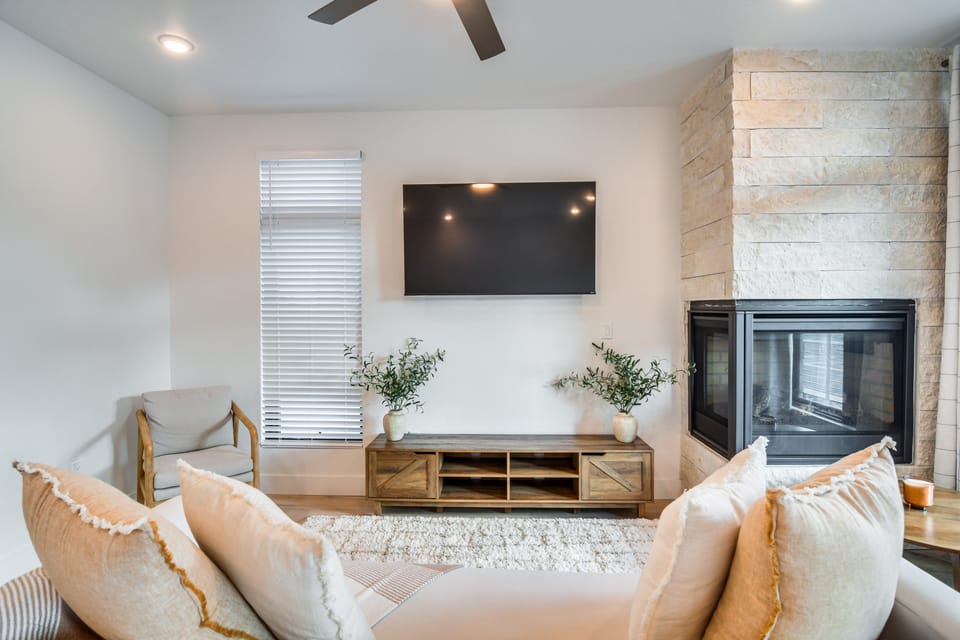 3 Mi to Lake Dillon: Condo Near Shops & Eats! Apartment in Silverthorne