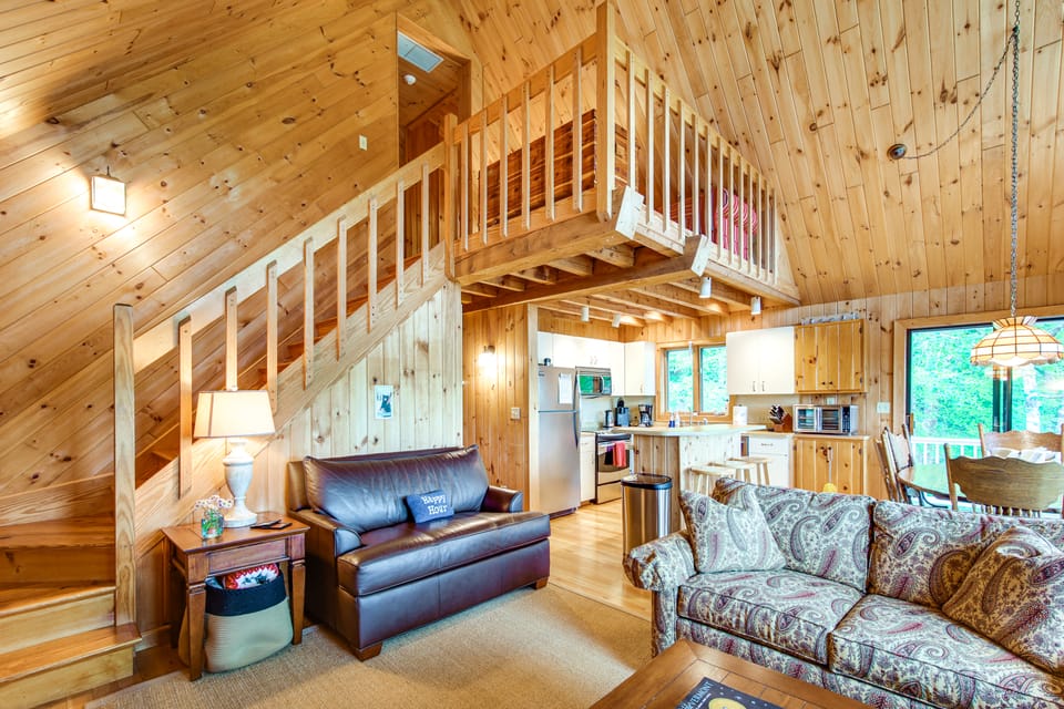 8 Mi to Okemo Mountain Resort: Mtn-View Retreat! House in Andover