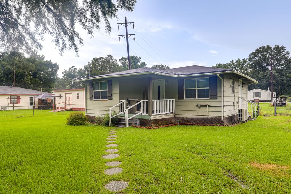 14 Mi to Downtown Baton Rouge: Plaquemine Retreat House in Mississippi