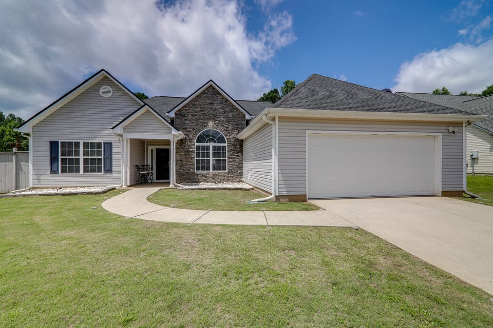 Shop, Fish & Explore: Suburban Home in Loganville! House in Georgia