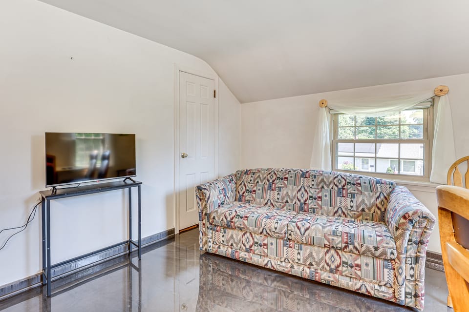 1 Mi to Dtwn Salem: Apt w/ Garage Access! Apartment in Ohio