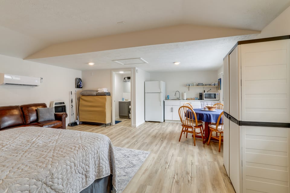 Walk to Norfork Lake: Guest House in Henderson Apartment in Norfork Lake