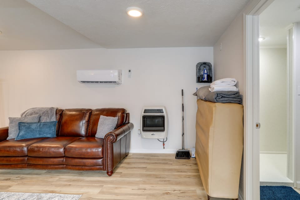 Walk to Norfork Lake: Guest House in Henderson Apartment in Norfork Lake