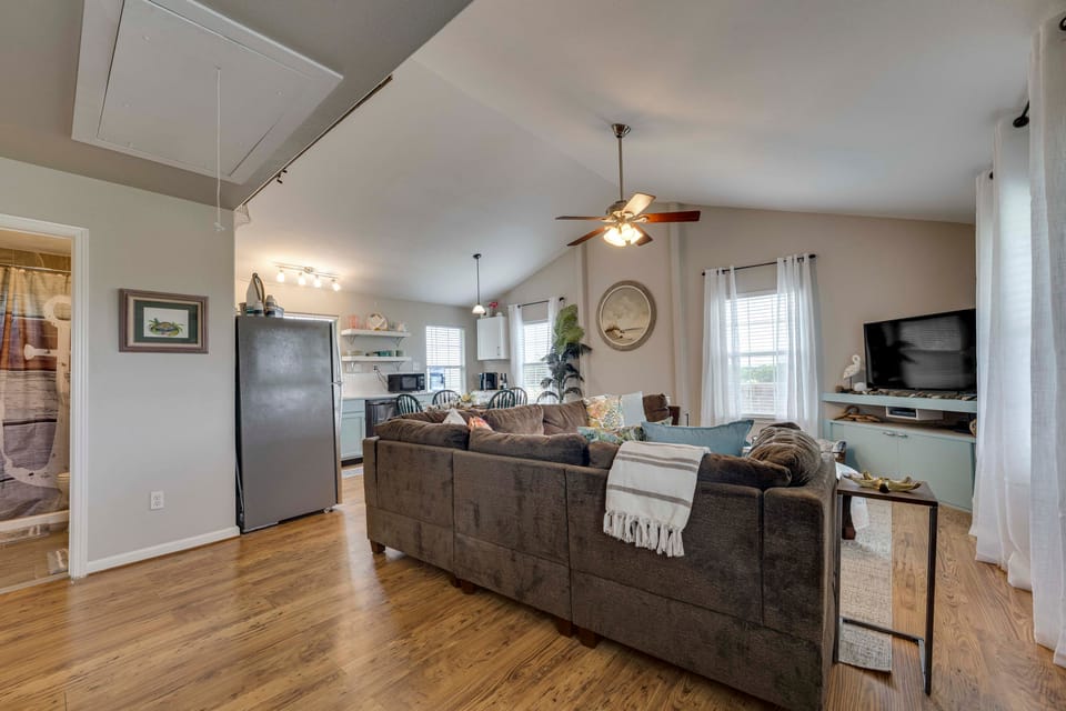 Fish & Boat: Home w/ Spacious Yard in Seadrift House in Texas