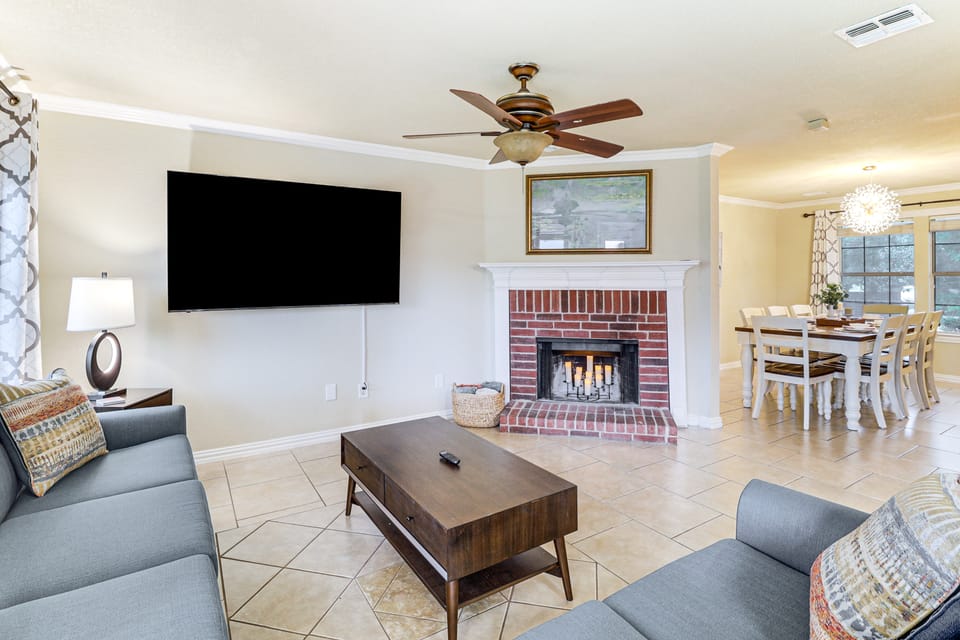 Near AT&T Stadium & Six Flags: Texas Family Home! House in Arlington