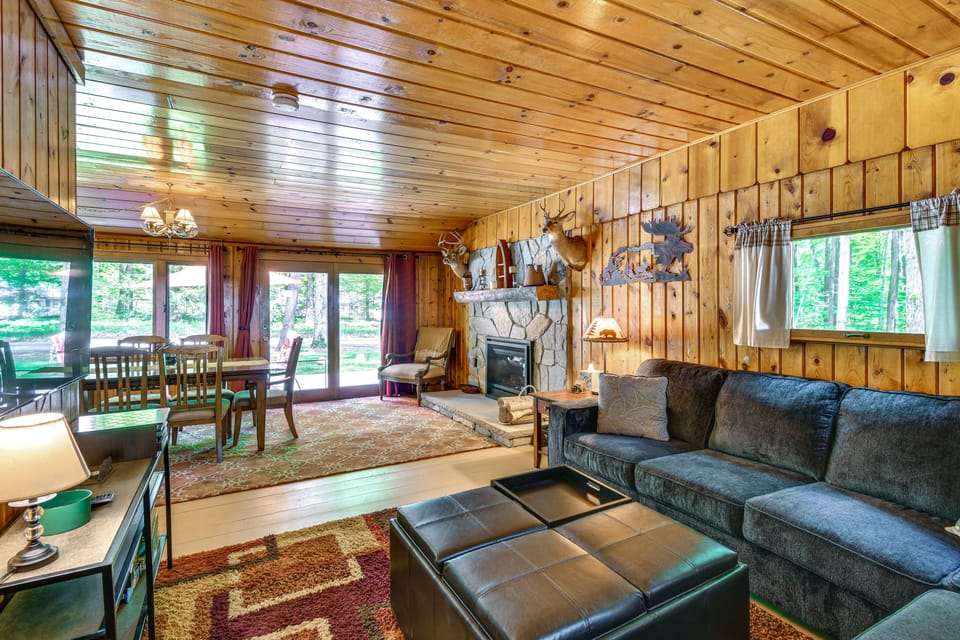 Cabin 600' to Manistee Lake Private Shared Access House in Michigan