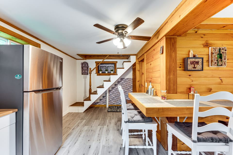 10 Mi to Newfoundland Lake: Updated Forest Retreat House in Vermont