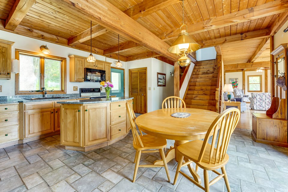 Boat Nearby: Barters Island Home w/ Views House in Trevett
