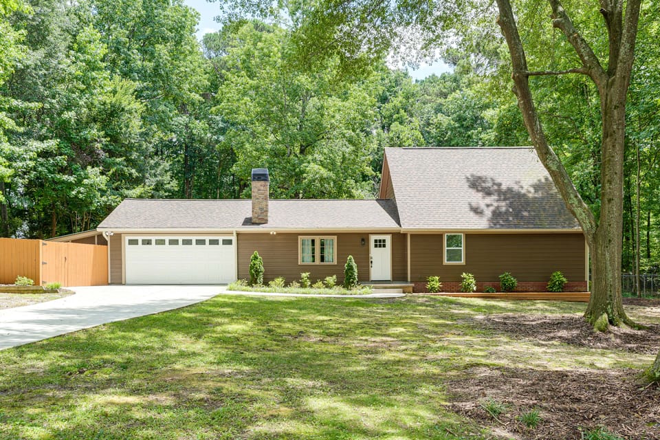 ~ 1 Mi to Dtwn Alpharetta: Home w/ Screened Porch! House in Alpharetta