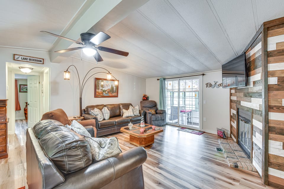 Boat, Fish & Relax: 5 Steps to Lake Secession! House in South Carolina