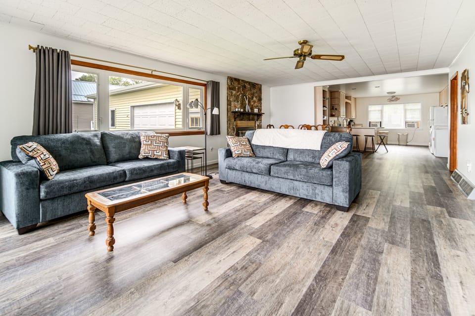 Waterfront Chautauqua Lake Home w/ Deck & Grill! House in Allegheny River