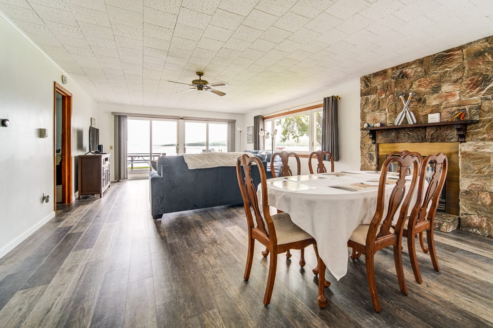 Waterfront Chautauqua Lake Home w/ Deck & Grill! House in Allegheny River