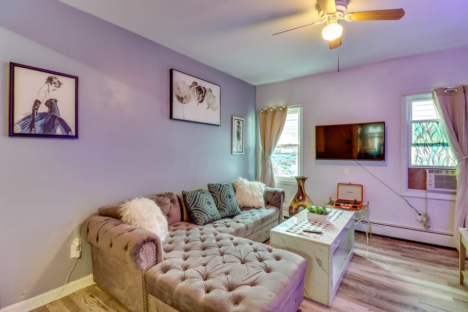 3 Mi to Dtwn Newark, Near MetLife: Walkable Apt! Apartment in Newark