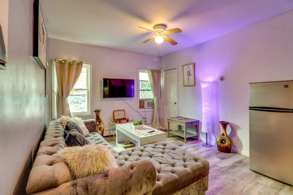 3 Mi to Dtwn Newark, Near MetLife: Walkable Apt! Apartment in Newark