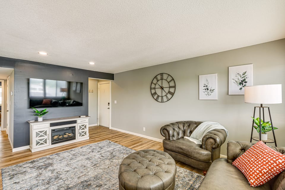 Pool Access & Lake Views: Osage Beach Family Gem Apartment in Osage Beach