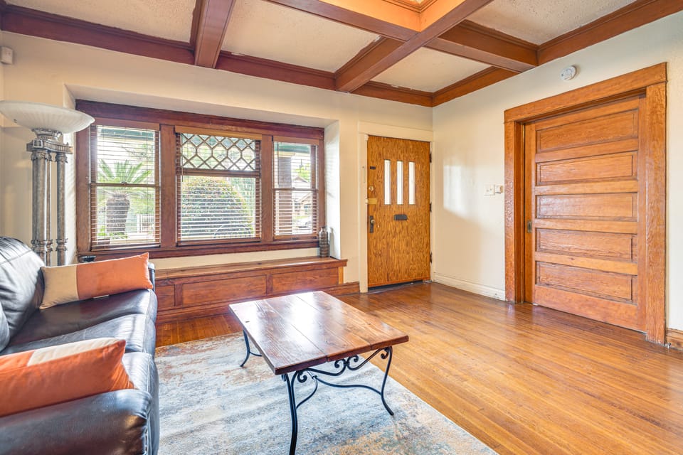 2 Mi to USC: Central Home in Los Angeles! House in Los Angeles
