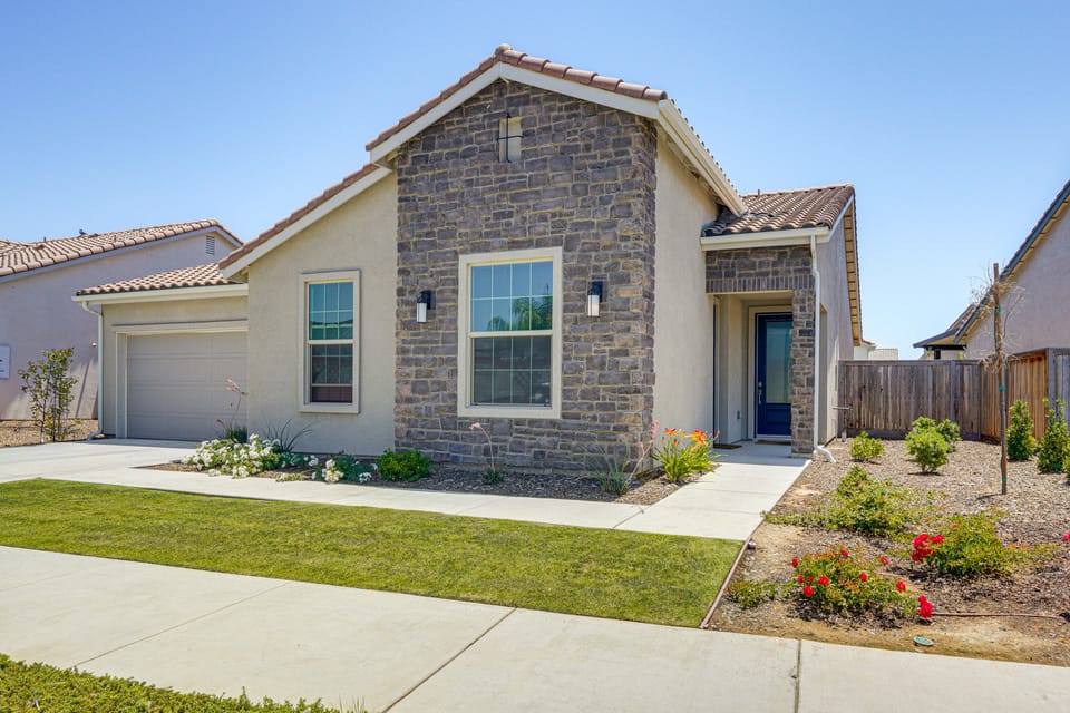 9 Mi to Dtwn Bakersfield: Pet-Friendly Home House in Sierra Nevada
