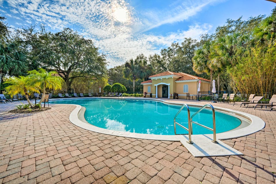 4 Mi to WDW: Sleek Townhome w/ Community Pool! Apartment in Osceola County