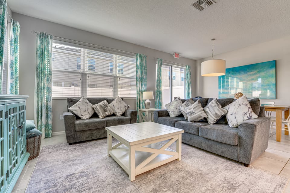 4 Mi to WDW: Sleek Townhome w/ Community Pool! Apartment in Osceola County